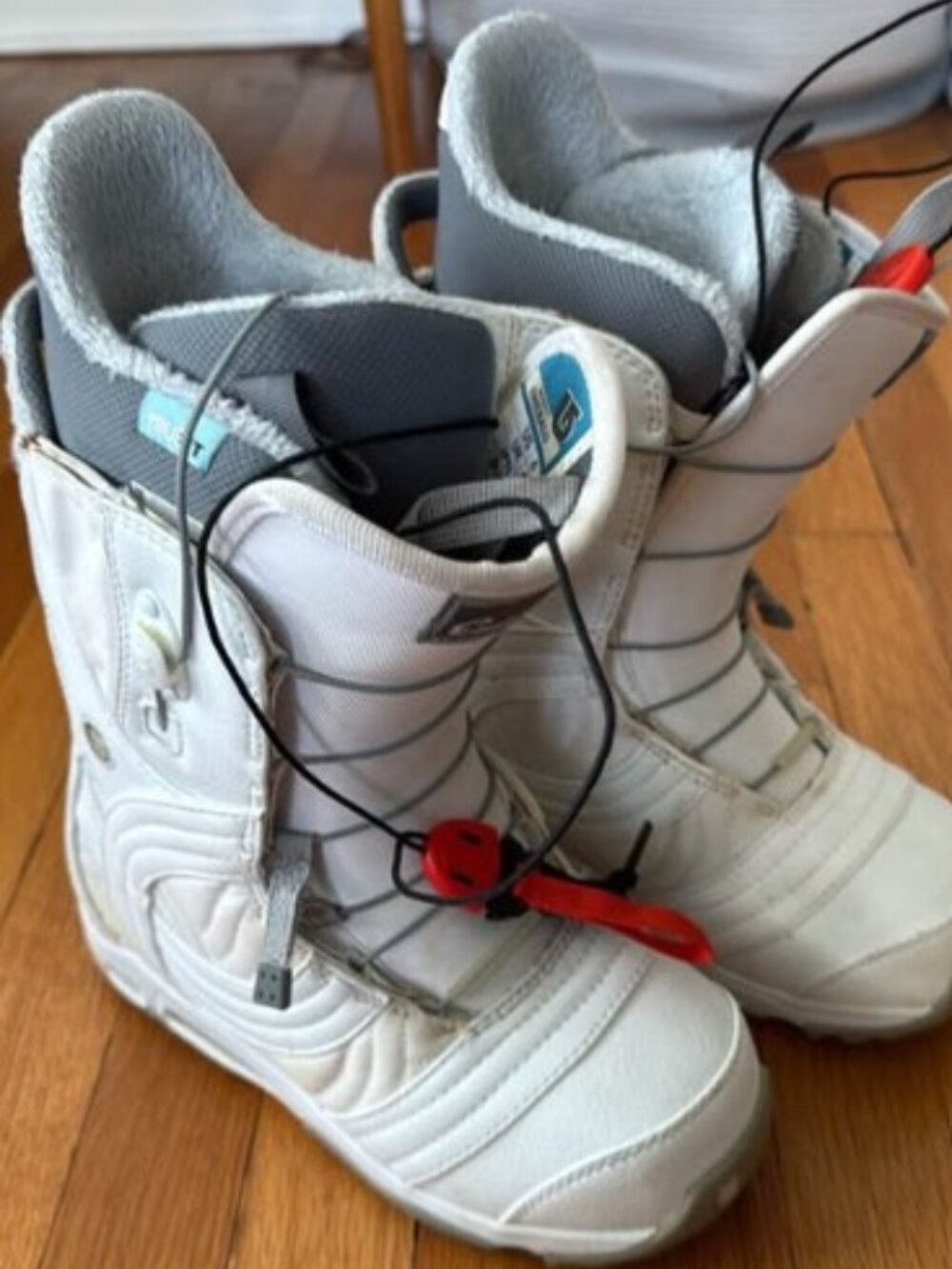 Burton Emerald Women’s Snowboard Boots - Size 6